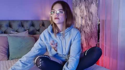 Nia online show from December 2025 04:40:02 AM