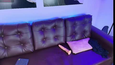 Nia Blum online show from November 2025 03:30:02 AM