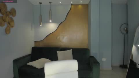 Snapshot of niaholland chatting on October 2025 05:55:01 PM SQUIRTER DOLL online show from October 2025 05:55:01 PM