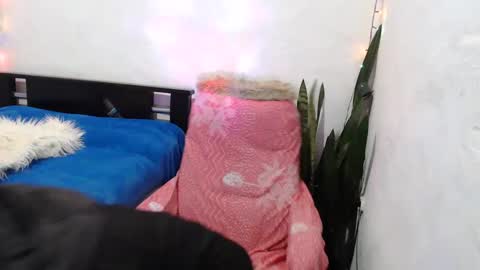 NiaVelvett online show from October 2025 01:53:02 PM