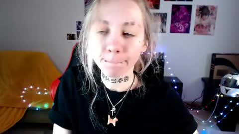 nica_kawaii online show from April 2026 06:41:02 AM