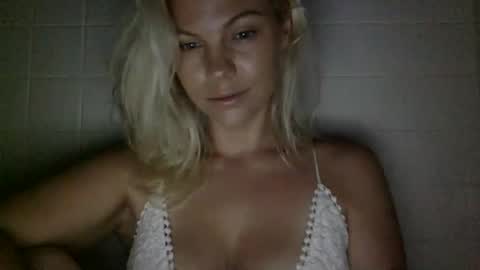 Snapshot of nicecolddrink2 chatting on September 2025 09:53:02 AM Amber online show from September 2025 09:53:02 AM