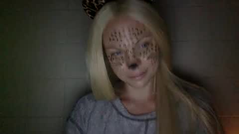 Snapshot of nicecolddrink2 chatting on October 2025 01:55:02 AM Amber online show from October 2025 01:55:02 AM