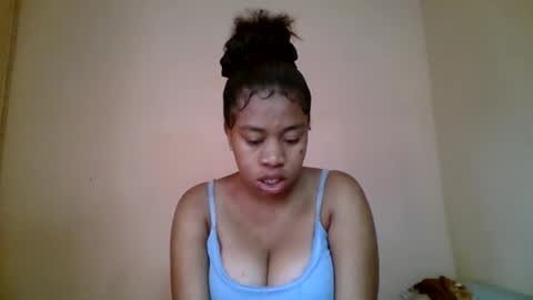 Snapshot of nicelly01 chatting on June 2026 06:37:02 AM nicelly01 online show from June 2026 06:37:02 AM