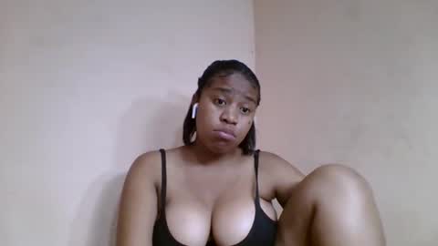 Snapshot of nicelly01 chatting on June 2026 06:50:01 PM nicelly01 online show from June 2026 06:50:01 PM