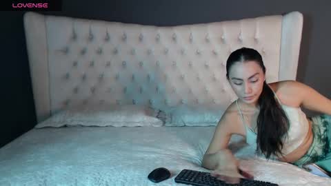 Snapshot of nichole_bree chatting on December 2024 07:53:02 PM Nichole online show from December 2024 07:53:02 PM