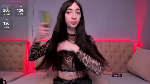 Nickie online show from December 2024 01:49:01 PM