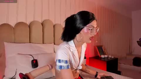 Snapshot of nickiwestt___ chatting on June 2026 08:01:02 PM nickiwestt___ online show from June 2026 08:01:02 PM