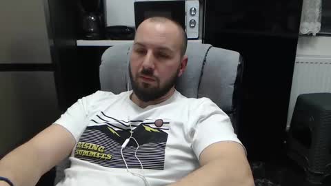 Julian online show from February 2025 10:43:02 PM