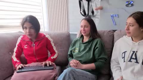 nicky_as online show from December 2025 01:53:01 PM