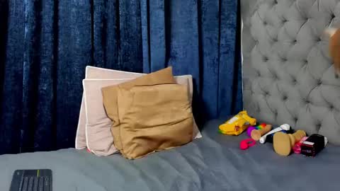 Nicky Brown online show from December 2024 07:00:01 PM