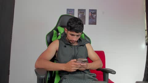 nicky online show from December 2024 08:00:02 PM