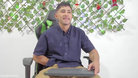 nicky online show from December 2024 07:54:01 PM