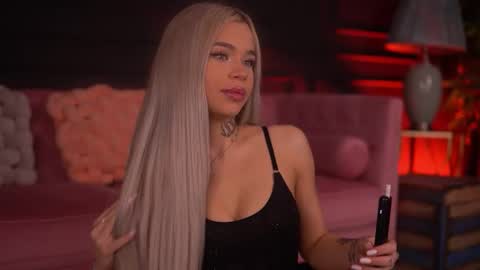 Nicky online show from November 2025 07:08:02 PM