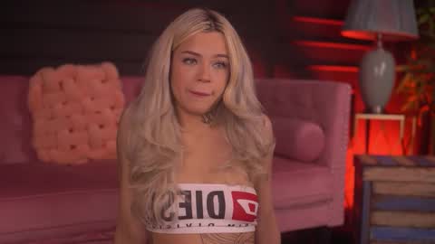 Nicky online show from November 2025 09:28:01 PM