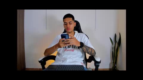 Nicky  online show from October 2025 12:22:02 PM