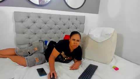 Snapshot of nickyluna chatting on September 2025 03:16:02 AM nickyluna online show from September 2025 03:16:02 AM