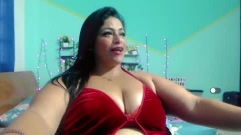 nickyribeiro online show from February 2025 05:57:01 PM