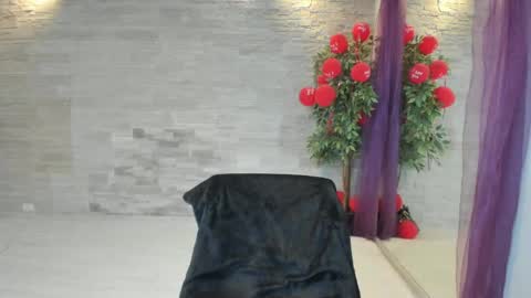 NickyStarr7 online show from April 2026 07:19:02 PM