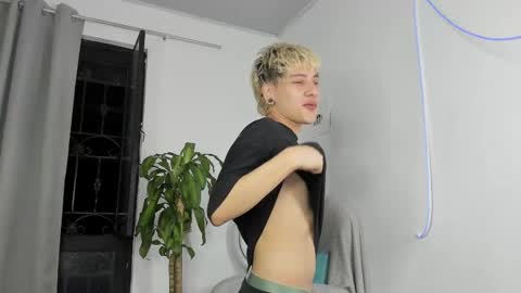 Snapshot of nico_nico_xd chatting on October 2025 04:32:02 AM Nico online show from October 2025 04:32:02 AM