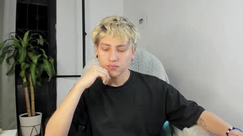 Snapshot of nico_nico_xd chatting on October 2025 02:47:02 AM Nico online show from October 2025 02:47:02 AM