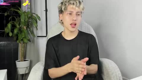 Snapshot of nico_nico_xd chatting on November 2025 01:16:02 AM Nico online show from November 2025 01:16:02 AM