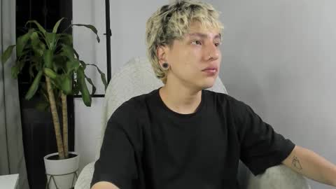 Snapshot of nico_nico_xd chatting on November 2025 03:40:02 AM Nico online show from November 2025 03:40:02 AM