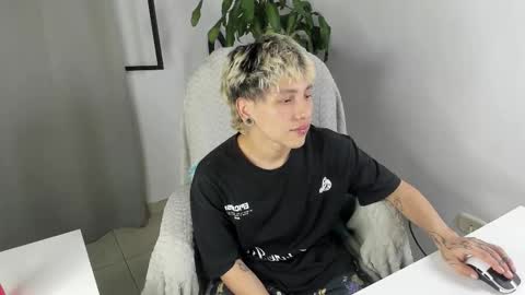 Snapshot of nico_nico_xd chatting on November 2025 04:34:02 AM Nico online show from November 2025 04:34:02 AM