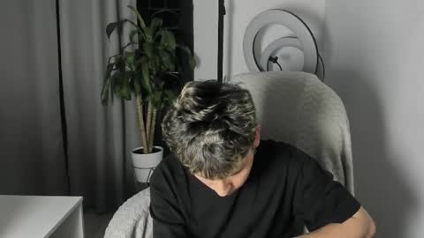 Nico  online show from December 2025 06:30:02 AM