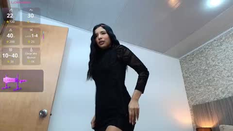 Nicol Alvarez online show from November 2025 08:00:01 PM