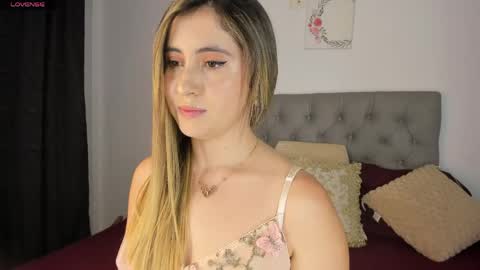 Snapshot of nicol_swift_ chatting on April 2026 11:18:01 PM Nicol online show from April 2026 11:18:01 PM
