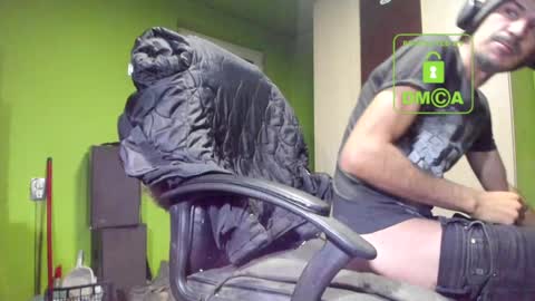Snapshot of nicolasguy chatting on December 2024 05:59:02 AM L. Nicolas online show from December 2024 05:59:02 AM