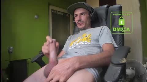 Snapshot of nicolasguy chatting on September 2025 08:25:02 AM L. Nicolas online show from September 2025 08:25:02 AM