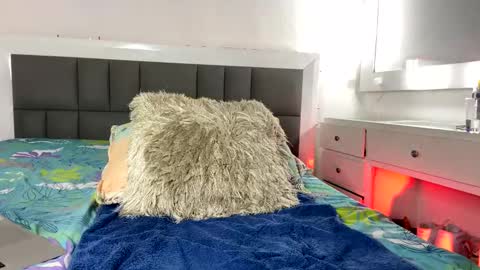 Nicolas online show from October 2025 01:44:02 PM