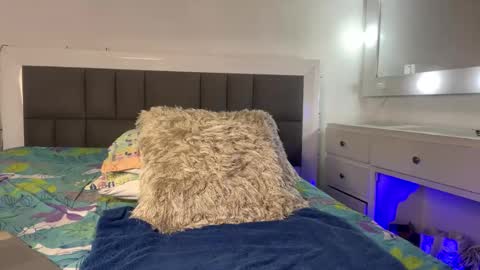 Nicolas online show from October 2025 02:05:01 PM