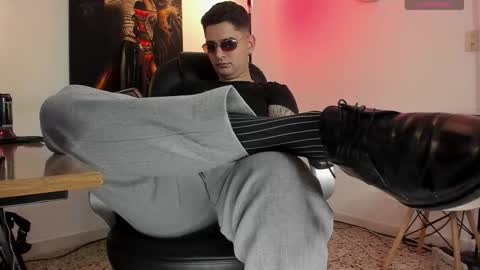 Nicolas Fellener online show from December 2025 04:55:01 AM