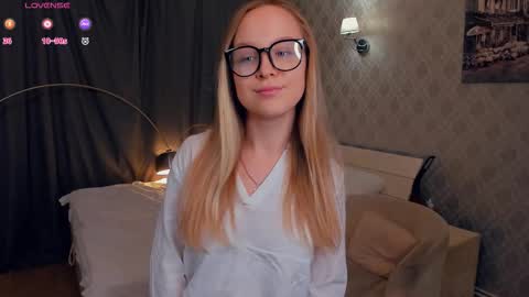 Nicoletta online show from October 2025 02:40:01 PM