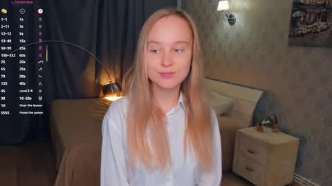 Nicoletta online show from November 2025 06:07:01 PM