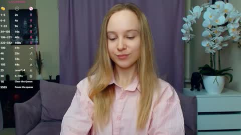 Nicoletta online show from April 2026 06:42:01 PM