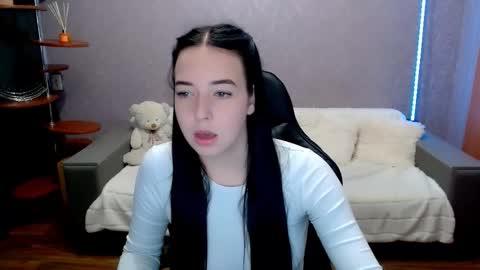 Nicole online show from October 2025 08:56:01 AM