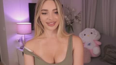 Nicole online show from July 2026 09:10:02 PM