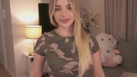 Nicole online show from July 2026 08:00:02 PM