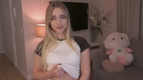 Nicole online show from July 2026 08:03:02 PM