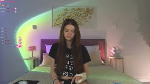 Nicole online show from October 2025 09:48:02 PM