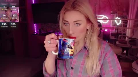 Nicole online show from September 2025 06:00:01 PM