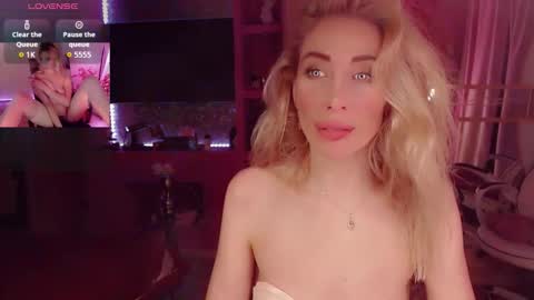 Nicole online show from October 2025 01:25:02 AM