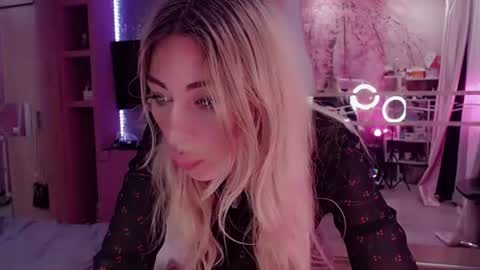 Snapshot of nicole_g0ld_ chatting on June 2026 11:40:01 PM Nicole online show from June 2026 11:40:01 PM