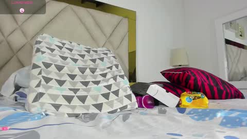 nicole_grace0 online show from February 2025 12:11:01 PM