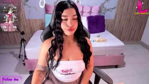 nicolee19_ online show from November 2025 11:05:01 AM