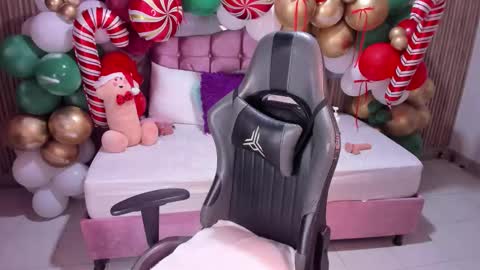 nicolee19_ online show from December 2025 11:06:01 AM